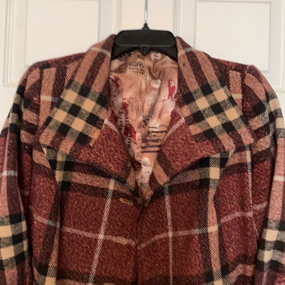 This is a hand tailored, wool, Burberry weave jacket. Size medium. - Picture 4 of 4